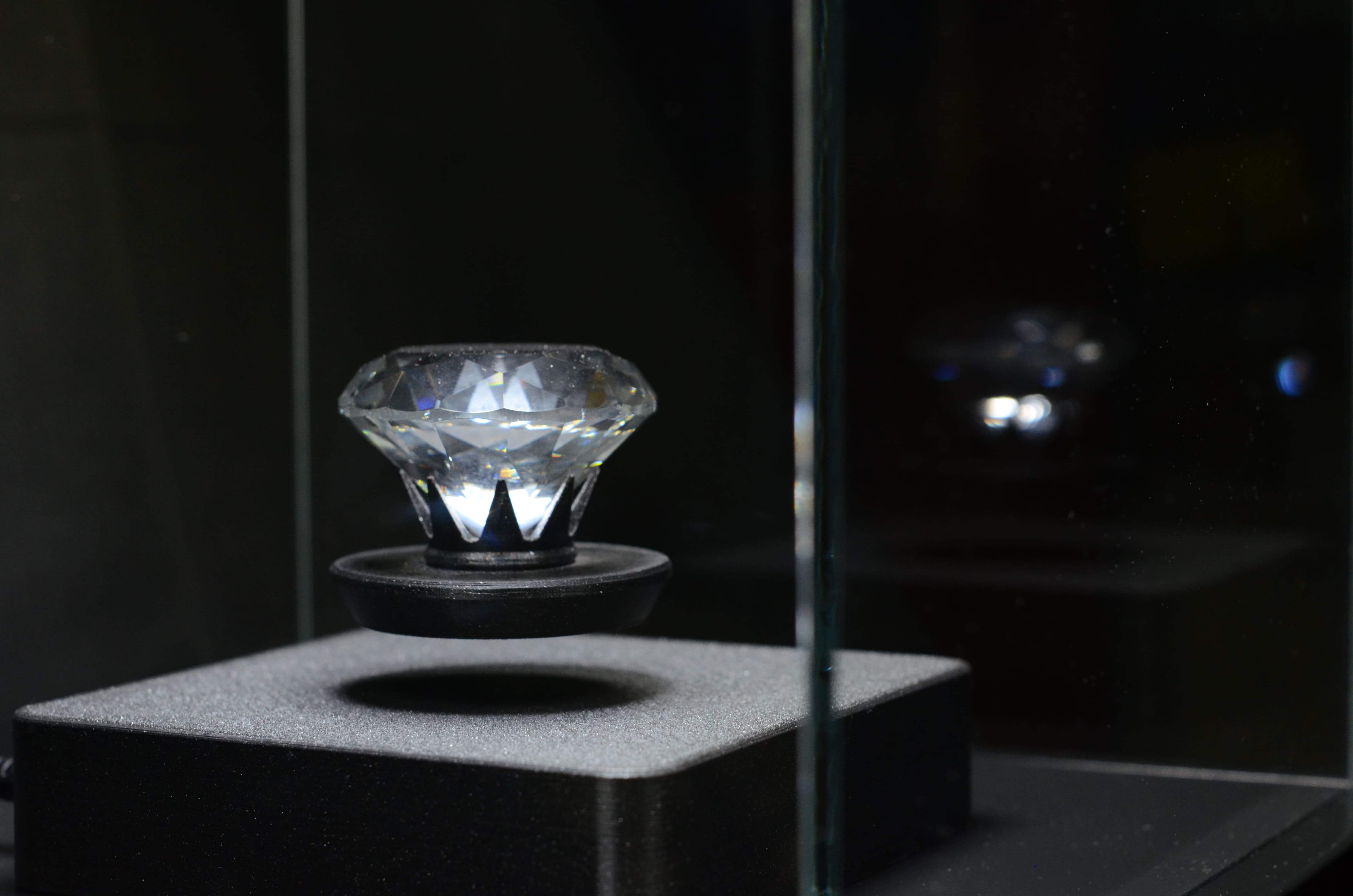 Levitating diamond